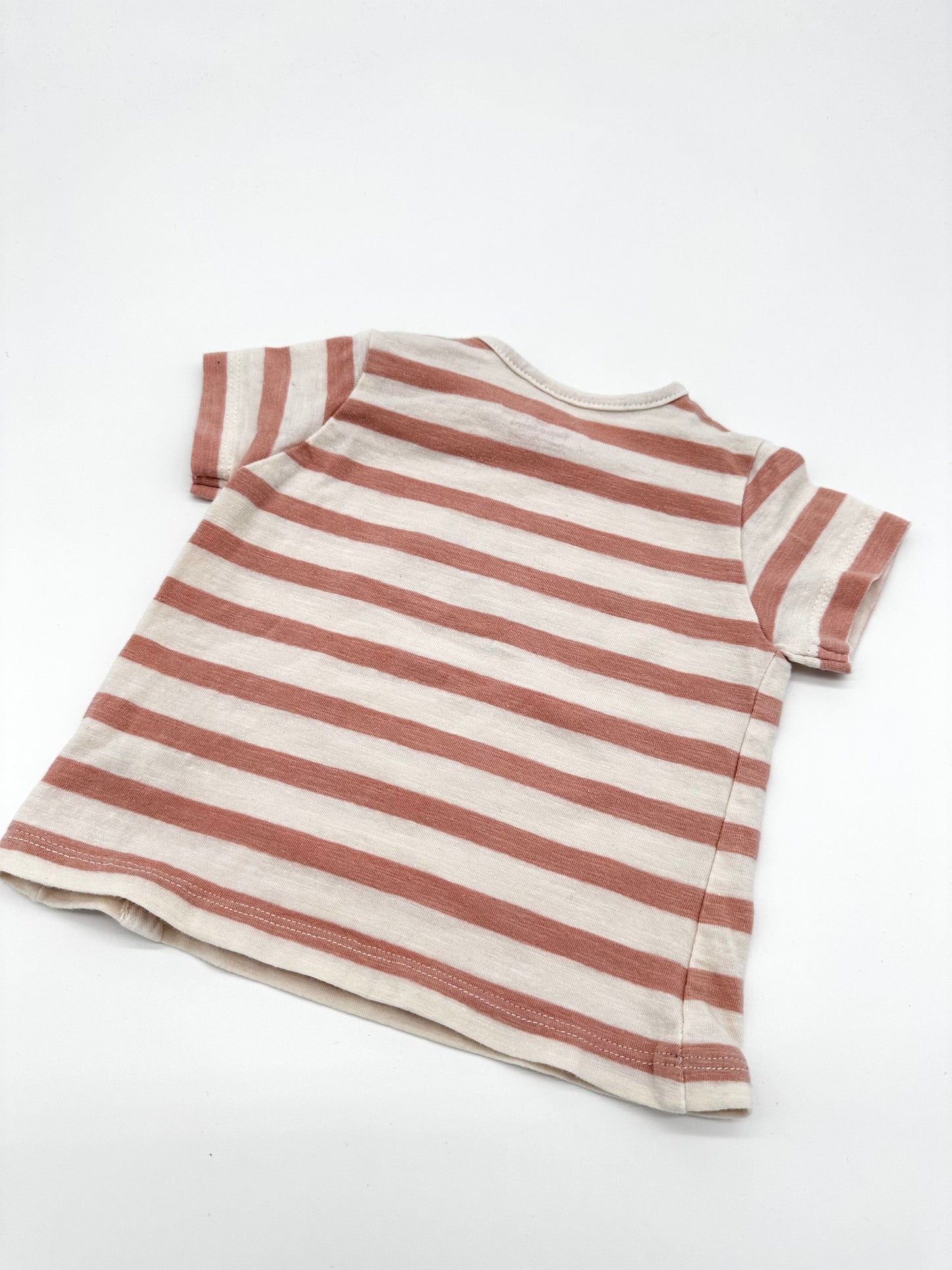 Gestreiftes T-Shirt mit Print – Gr. 62 (Topomini)