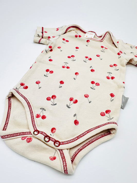Kurzarmbody mit Kirschprint - Gr.62/68 (Pusblu)