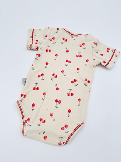 Kurzarmbody mit Kirschprint - Gr.62/68 (Pusblu)